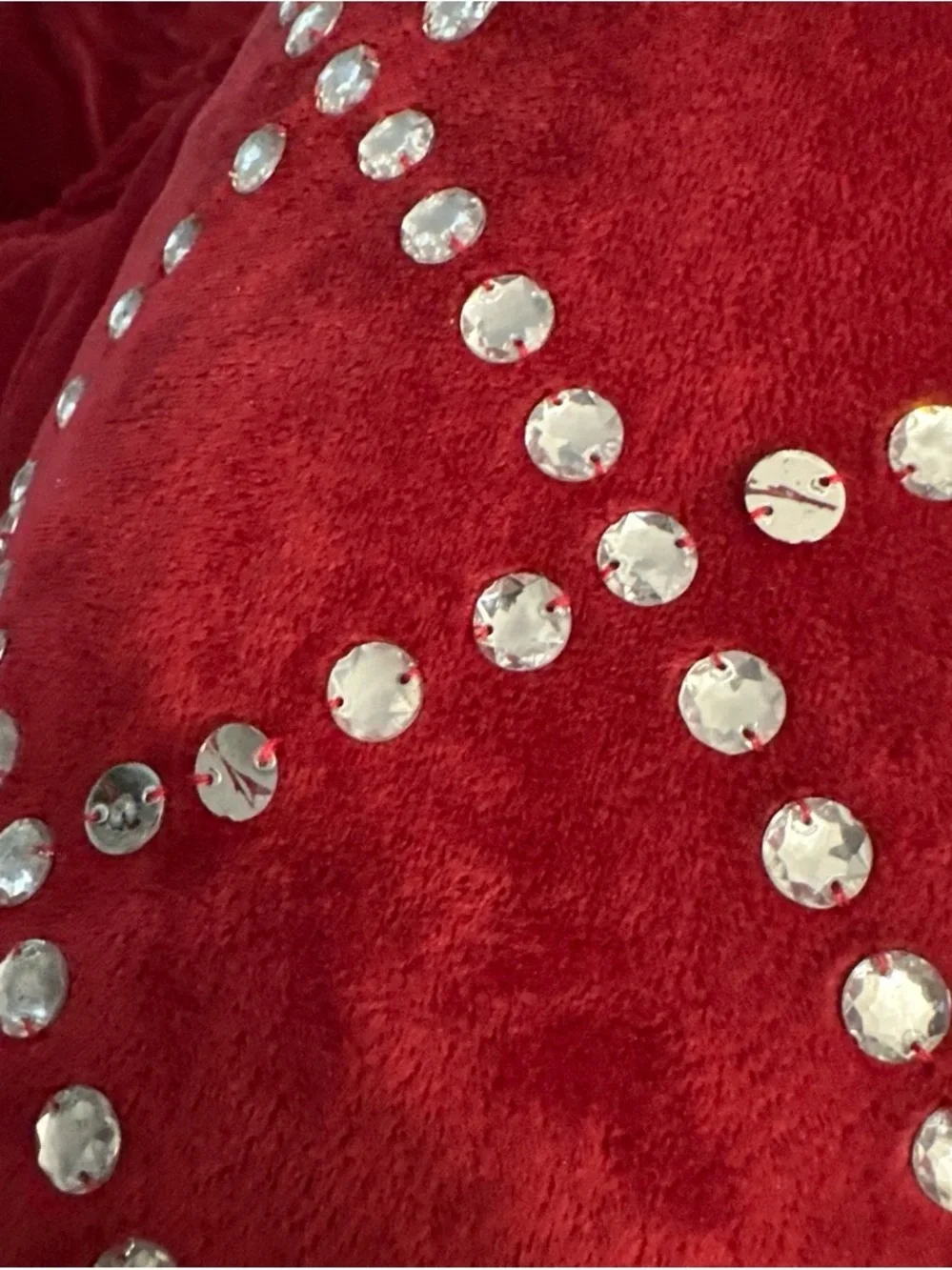 Daisy Fuentes Queen-sized Red embossed rose pattern comforter
